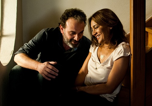 Dira Paes e Marco Ricca integram o elenco de "Os Amigos", filme que narra o dia em que um homem precisa ir ao enterro de um amigo de infância.