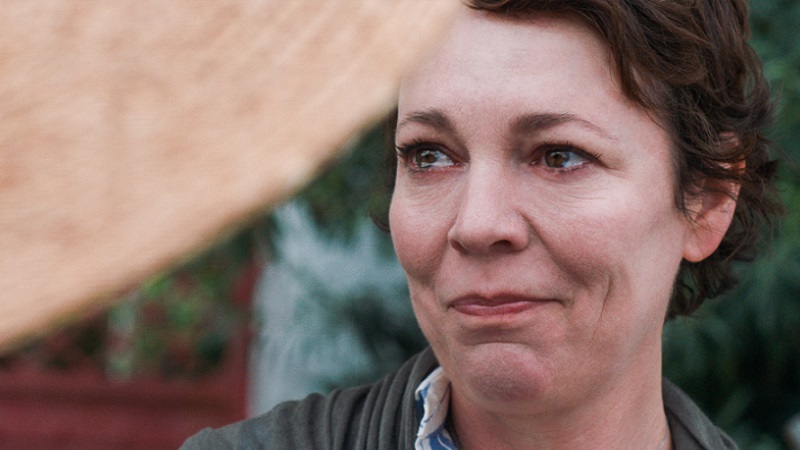THE LOST DAUGHTER. OLIVIA COLMAN as LEDA. CR. COURTESY OF NETFLIX